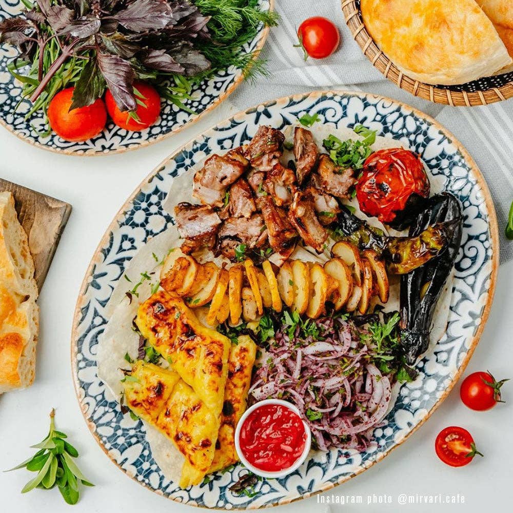 Alhambra 14.25" x 11" x h:1.25" Oval Decorated Porcelain Platter