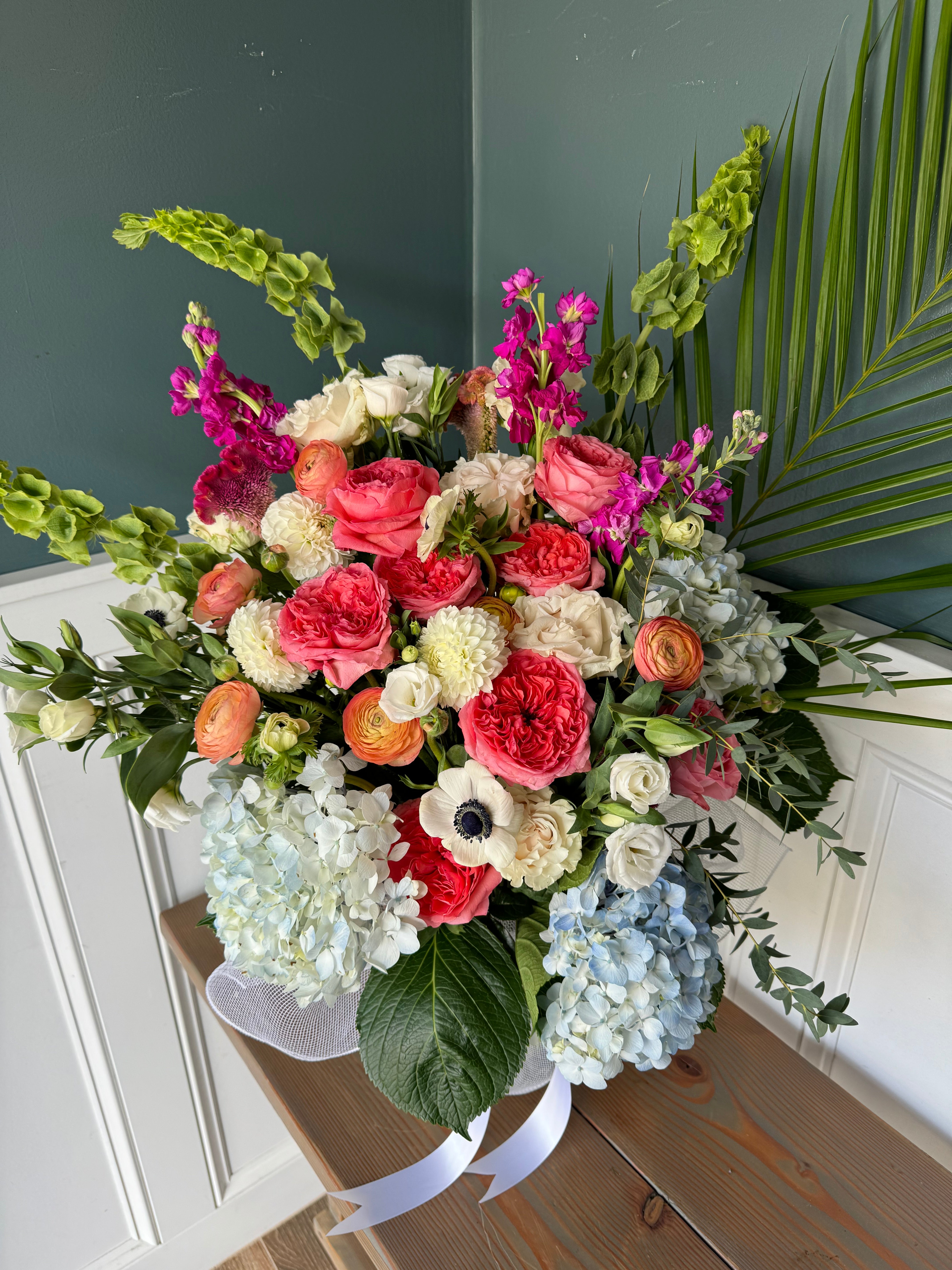 Supreme: Holiday Arrangement in Vase: