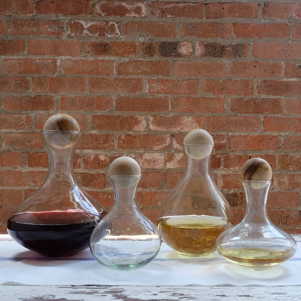 Clasico Large Glass Decanter with Topper: Dark Amber Sphere