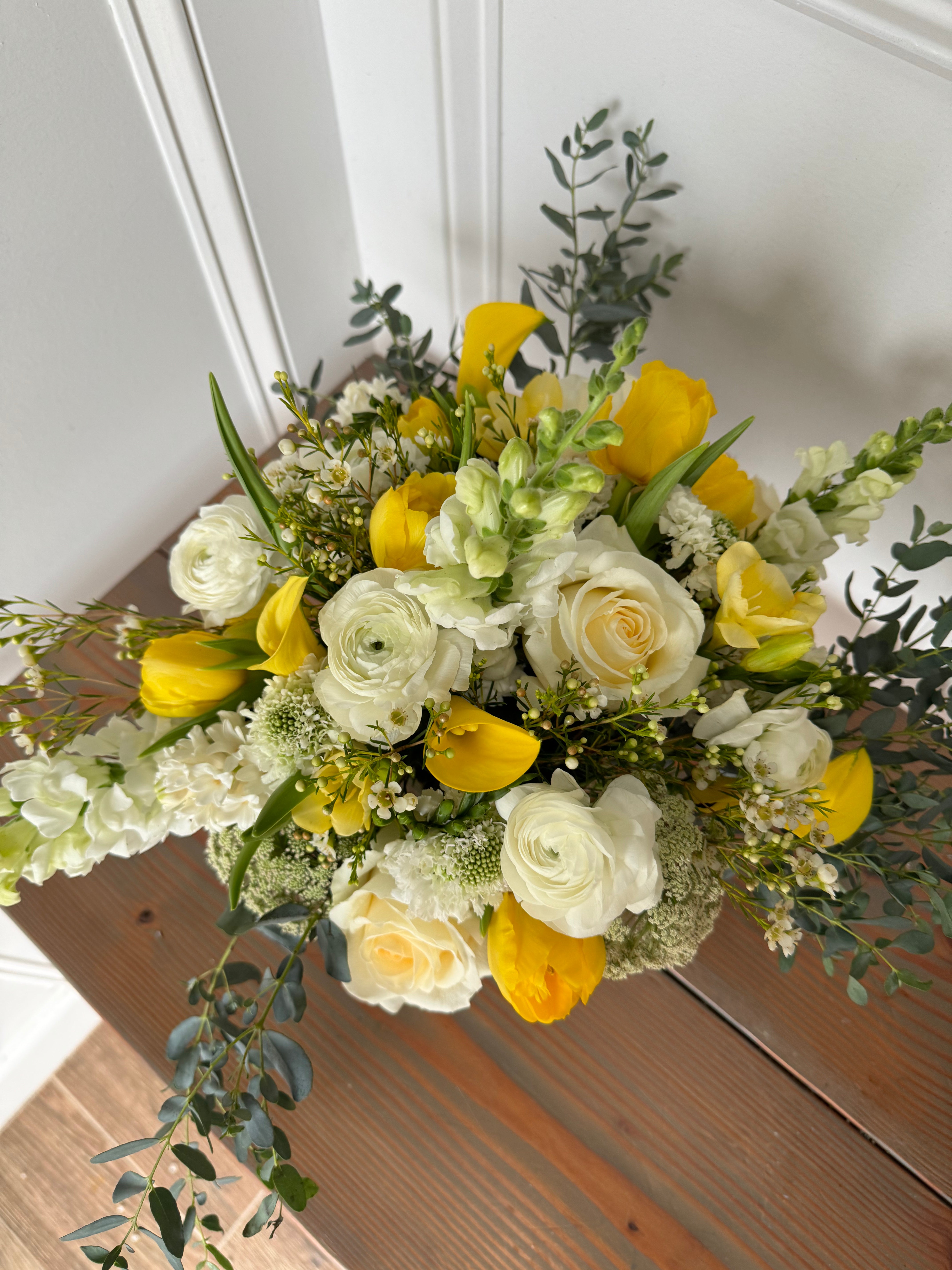 Arrangement in Vase: Low Grande