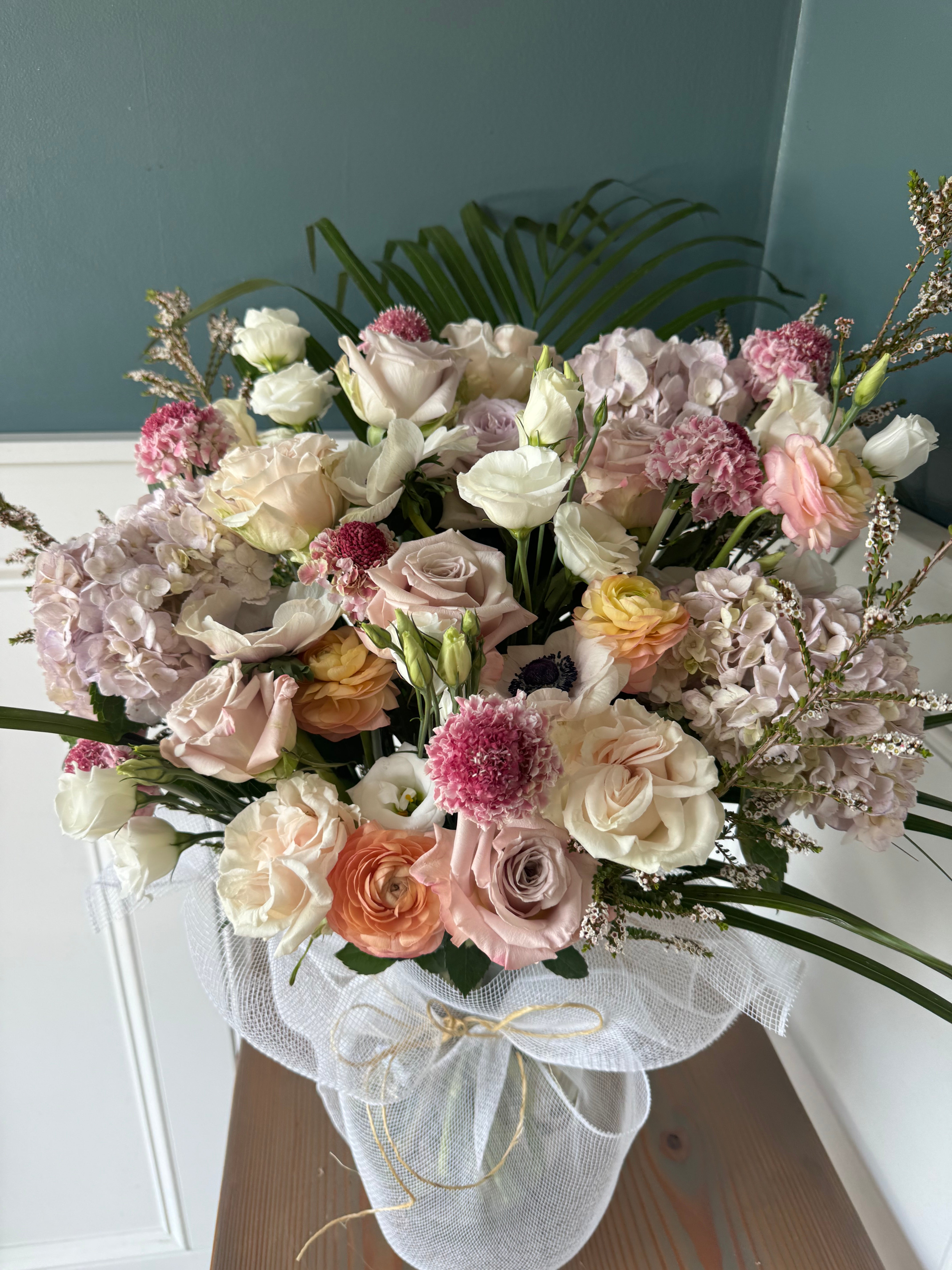 Grande: Holiday Arrangement in Vase: