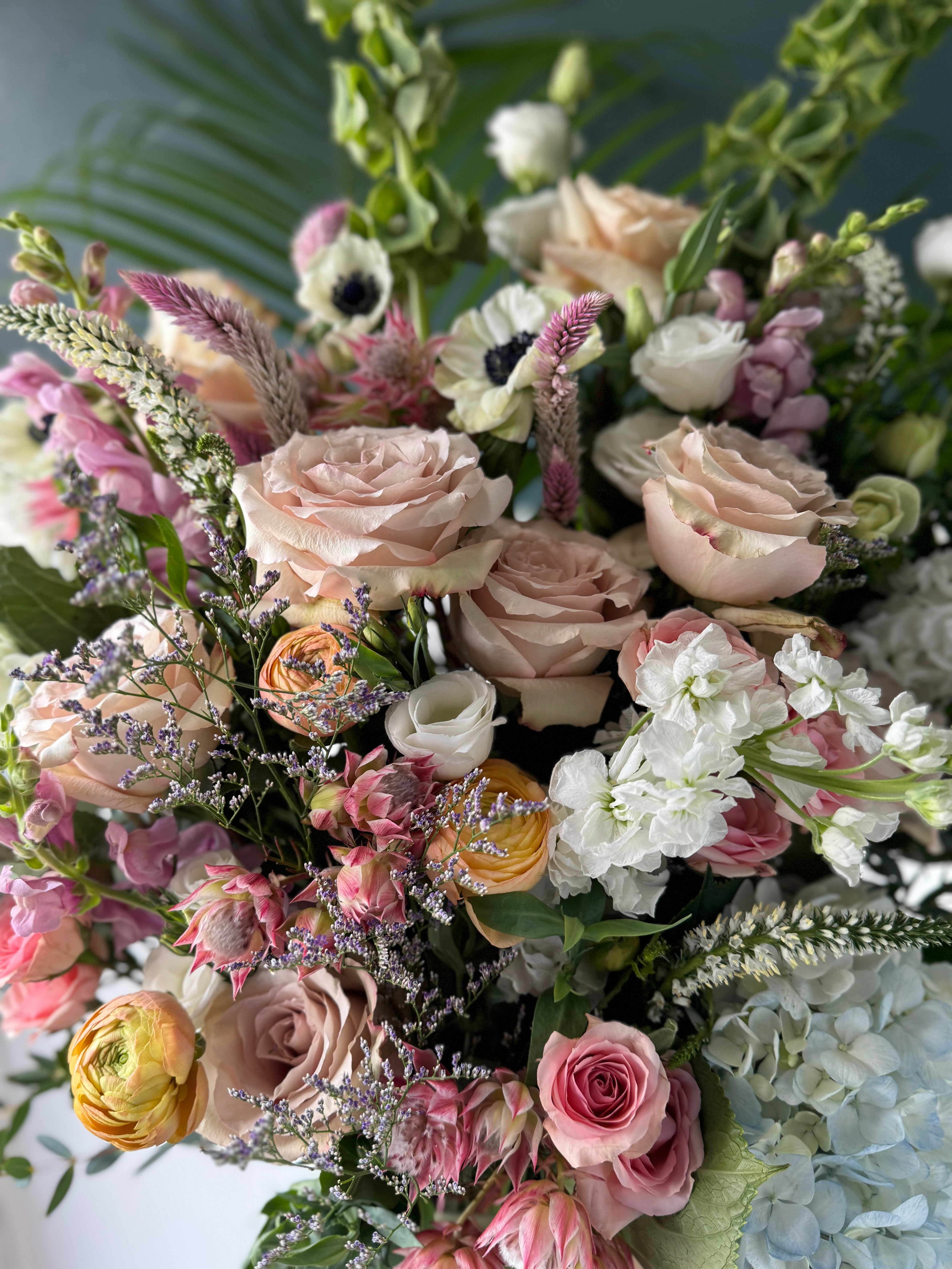 Supreme: Holiday Arrangement in Vase: