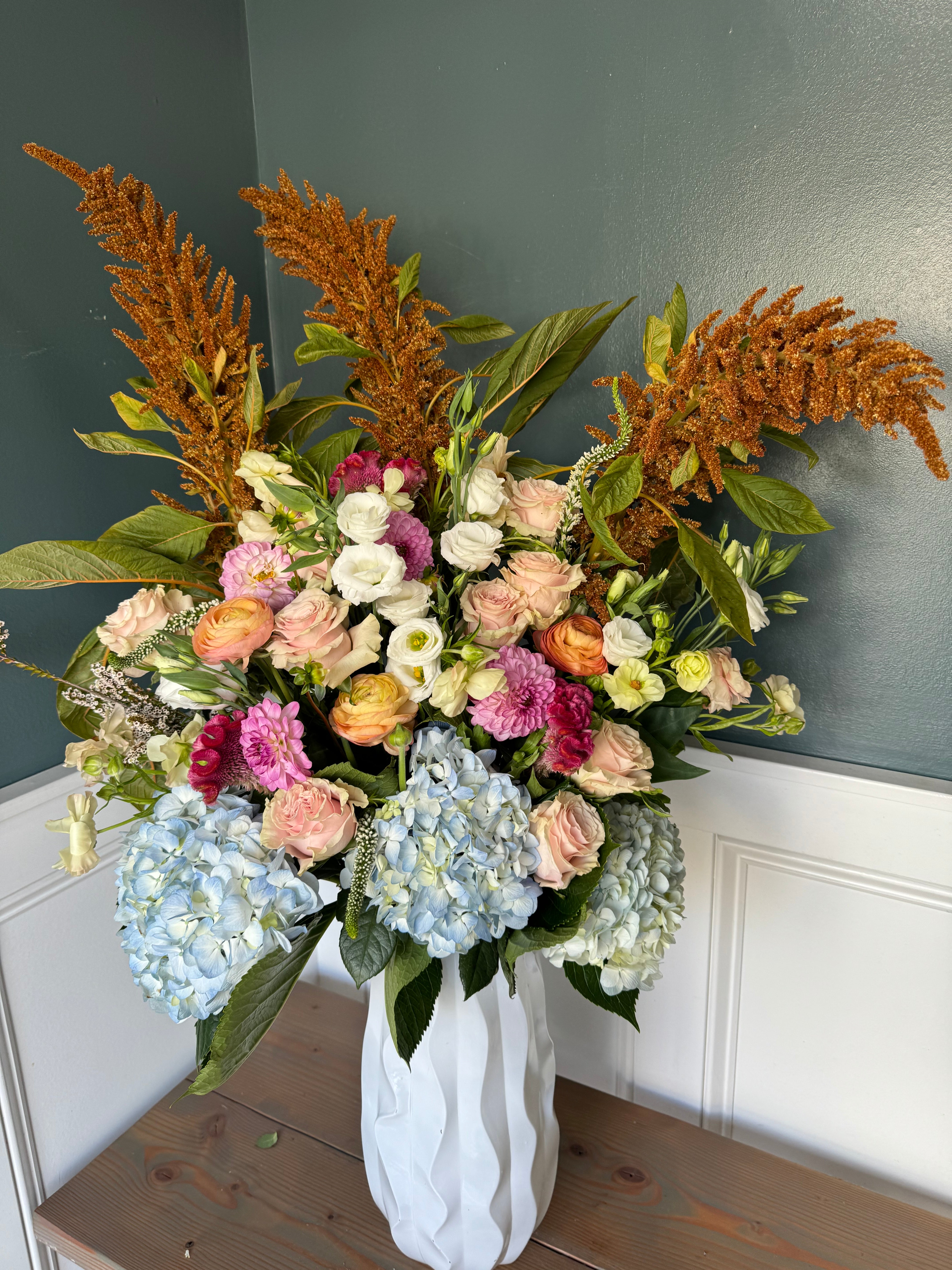 Supreme: Holiday Arrangement in Vase: