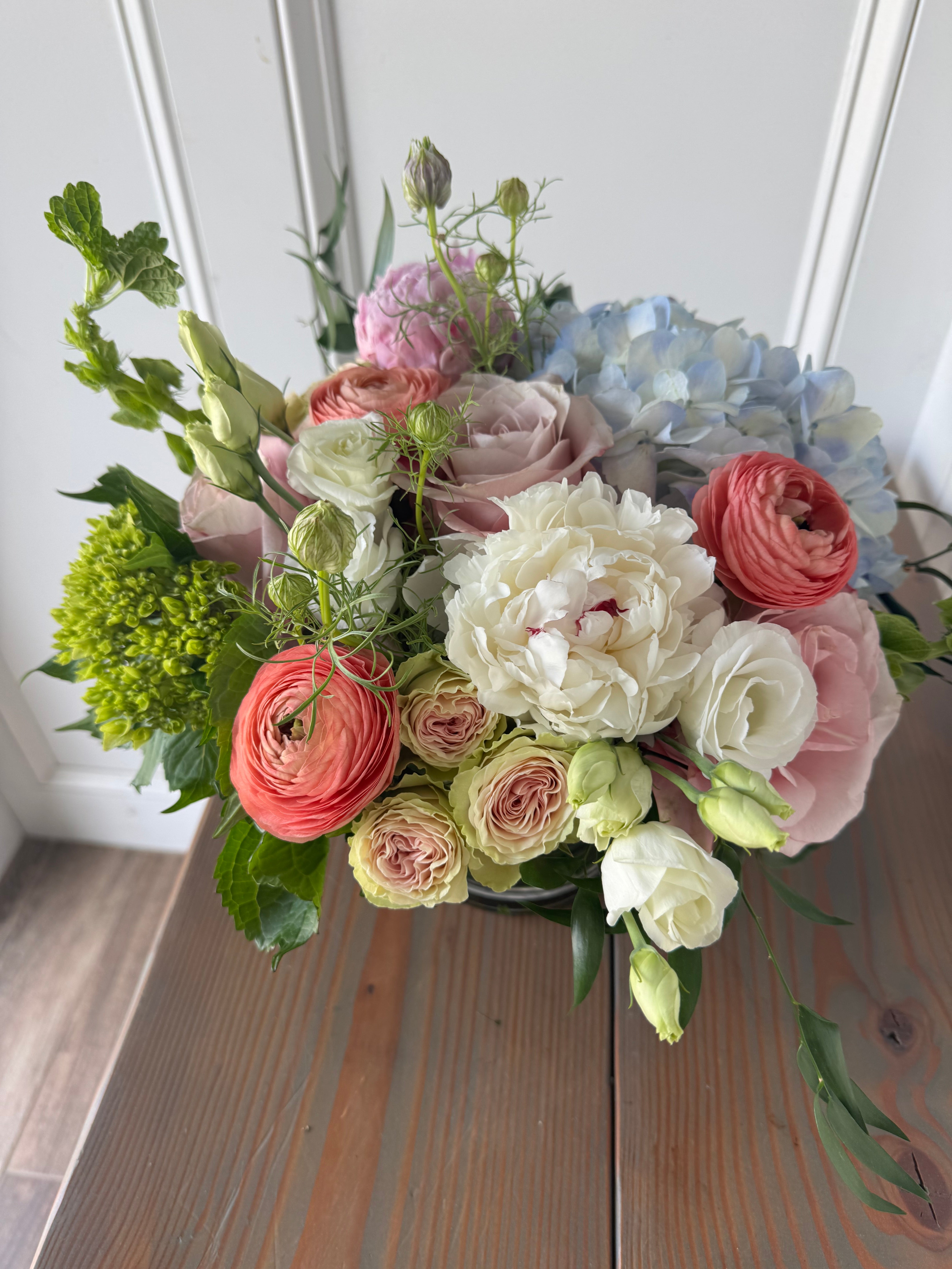 Low Grande: Holiday Vase Arrangement