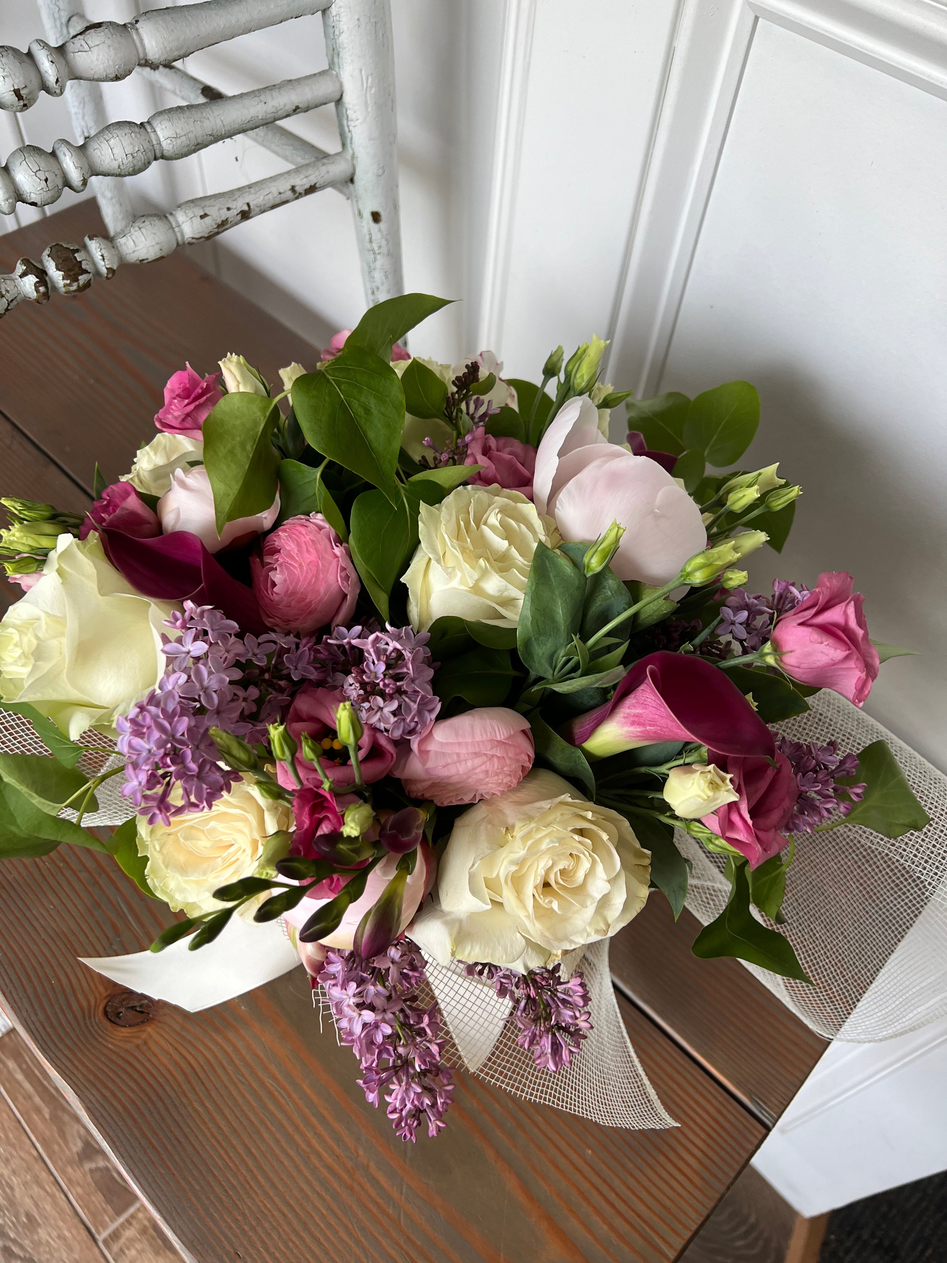 Low Grande: Holiday Vase Arrangement