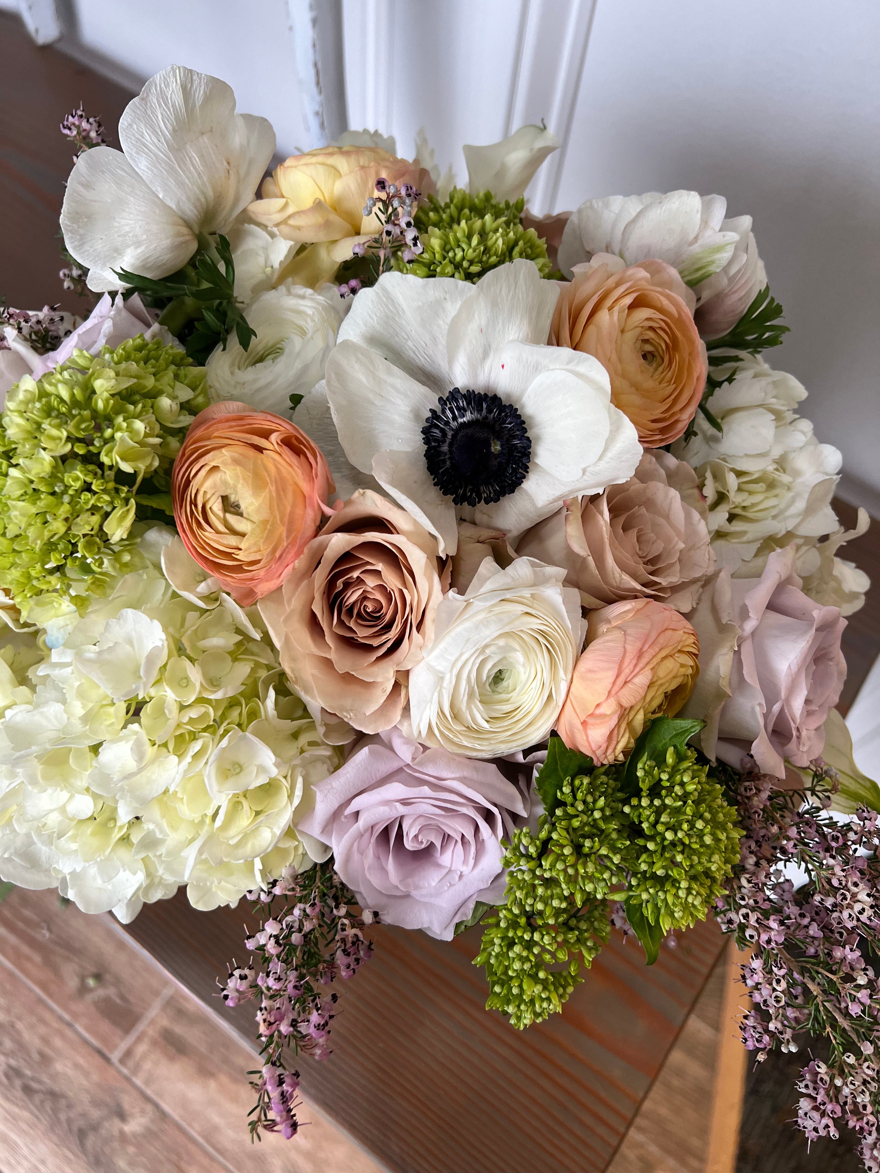 Low Grande: Holiday Vase Arrangement