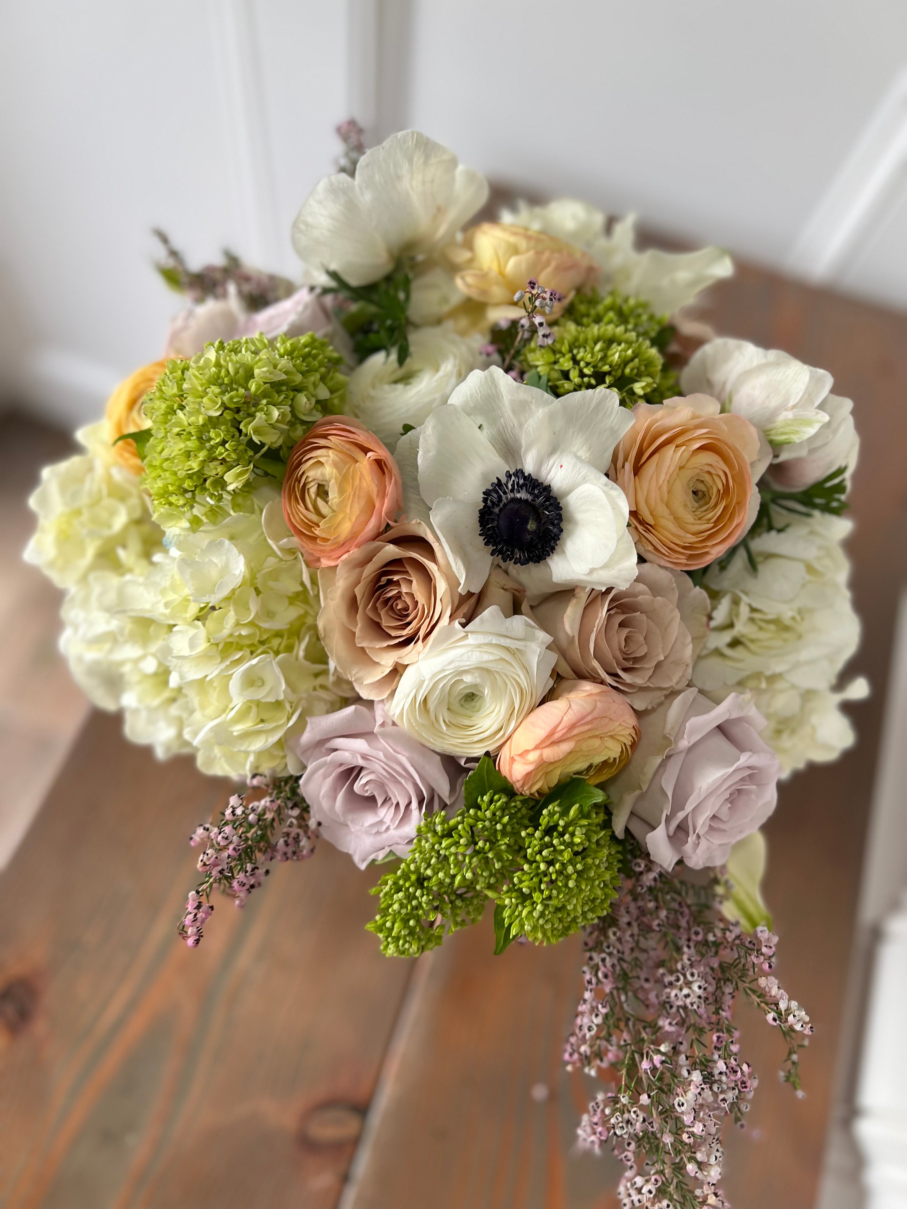 Low Grande: Holiday Vase Arrangement