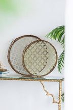 Valentina Tray, Medium