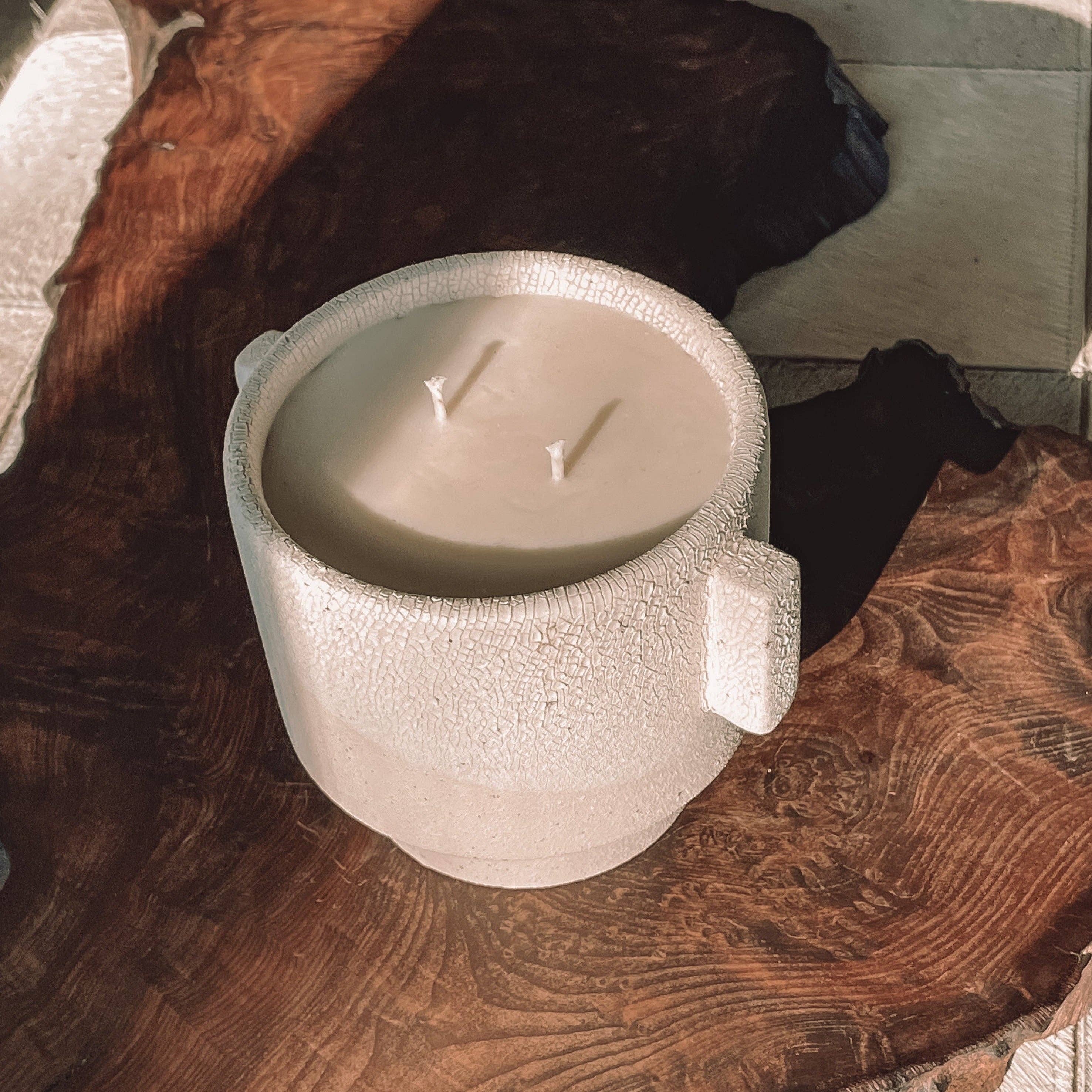 Spero Candle (22 oz) -Small batch, handpoured, non toxic soy: Amber & Absinthe