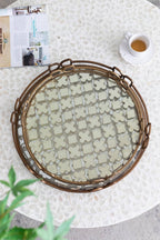 Valentina Tray, Medium