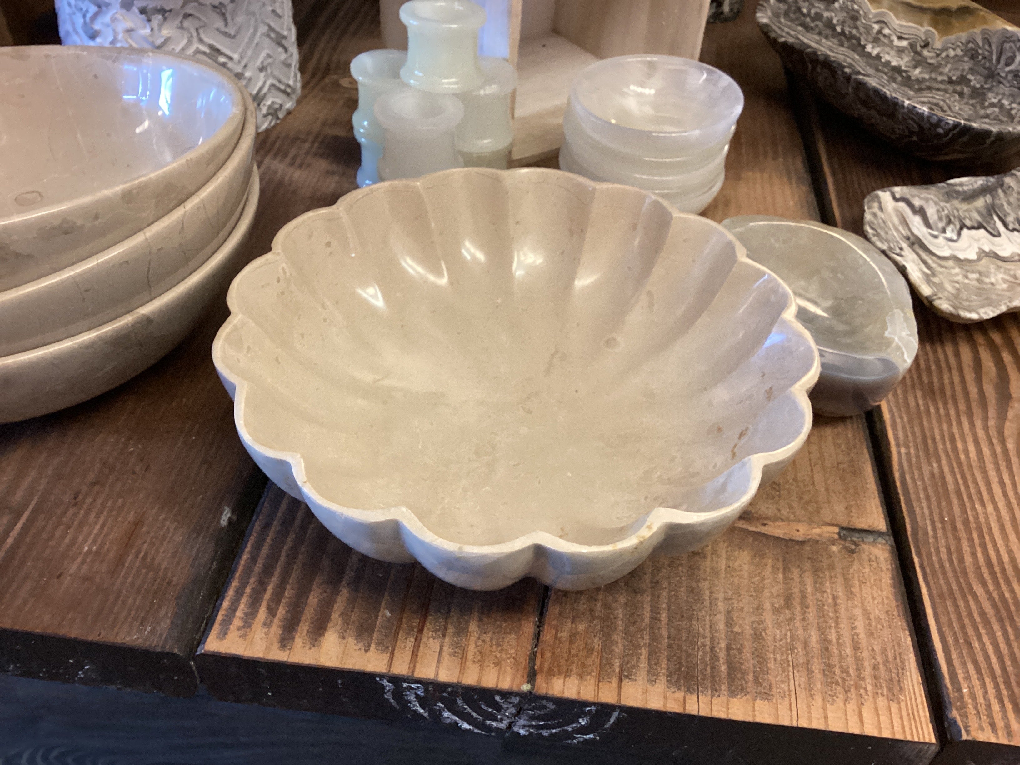 Hand-carved Bowl in Marble and Onyx: Multi-green Onyx, beige