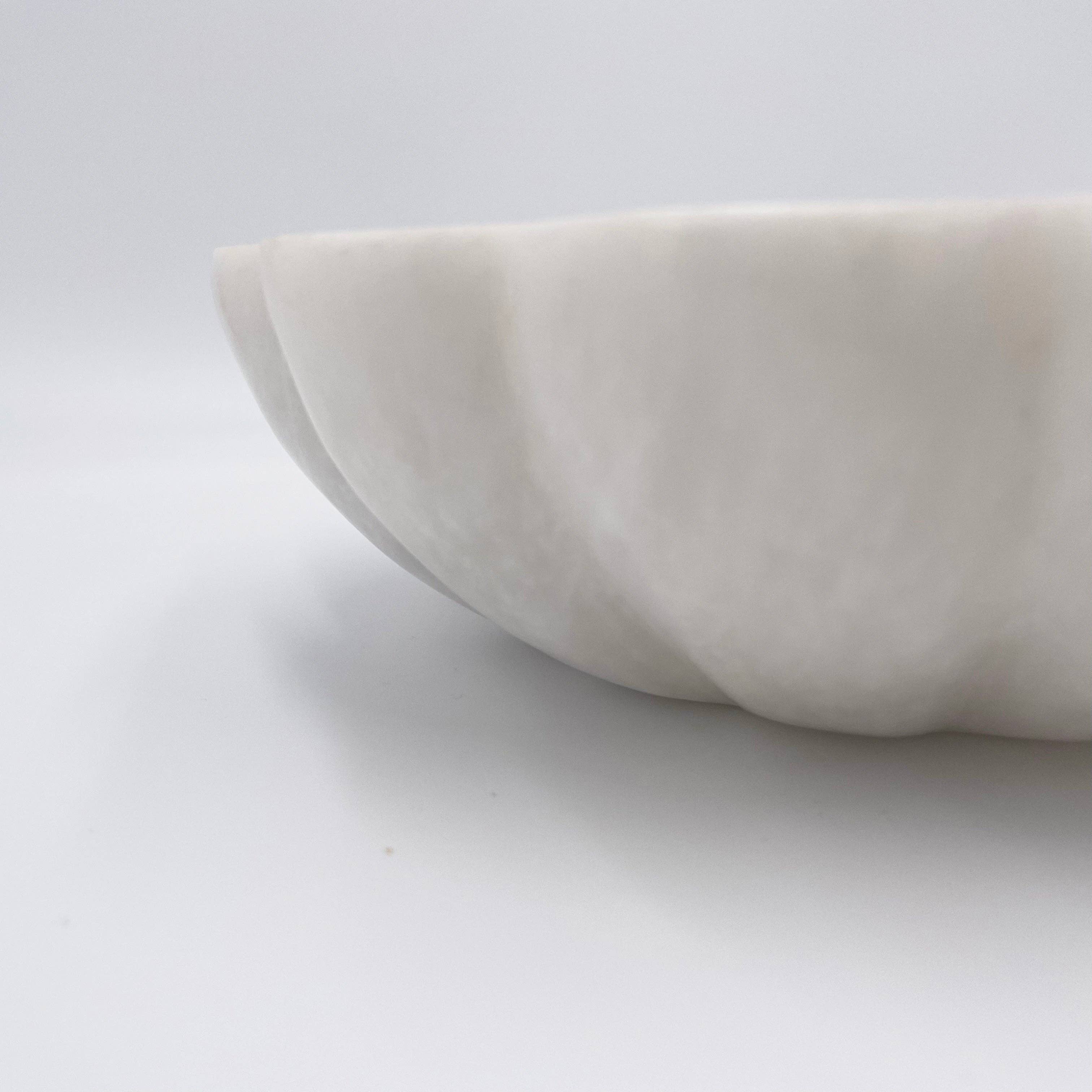 Hand-carved Bowl in Marble and Onyx: Verona Marble