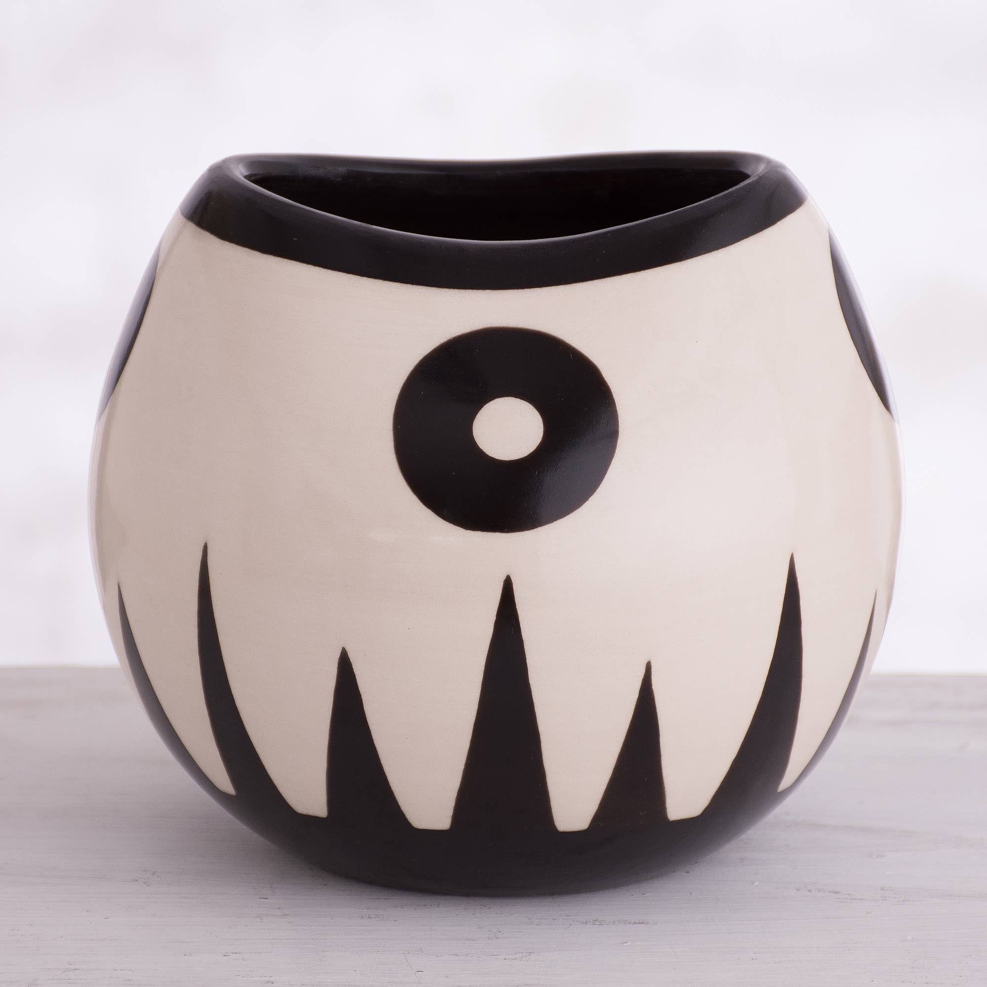 Chulucanas Spirit Ceramic Decorative Vase