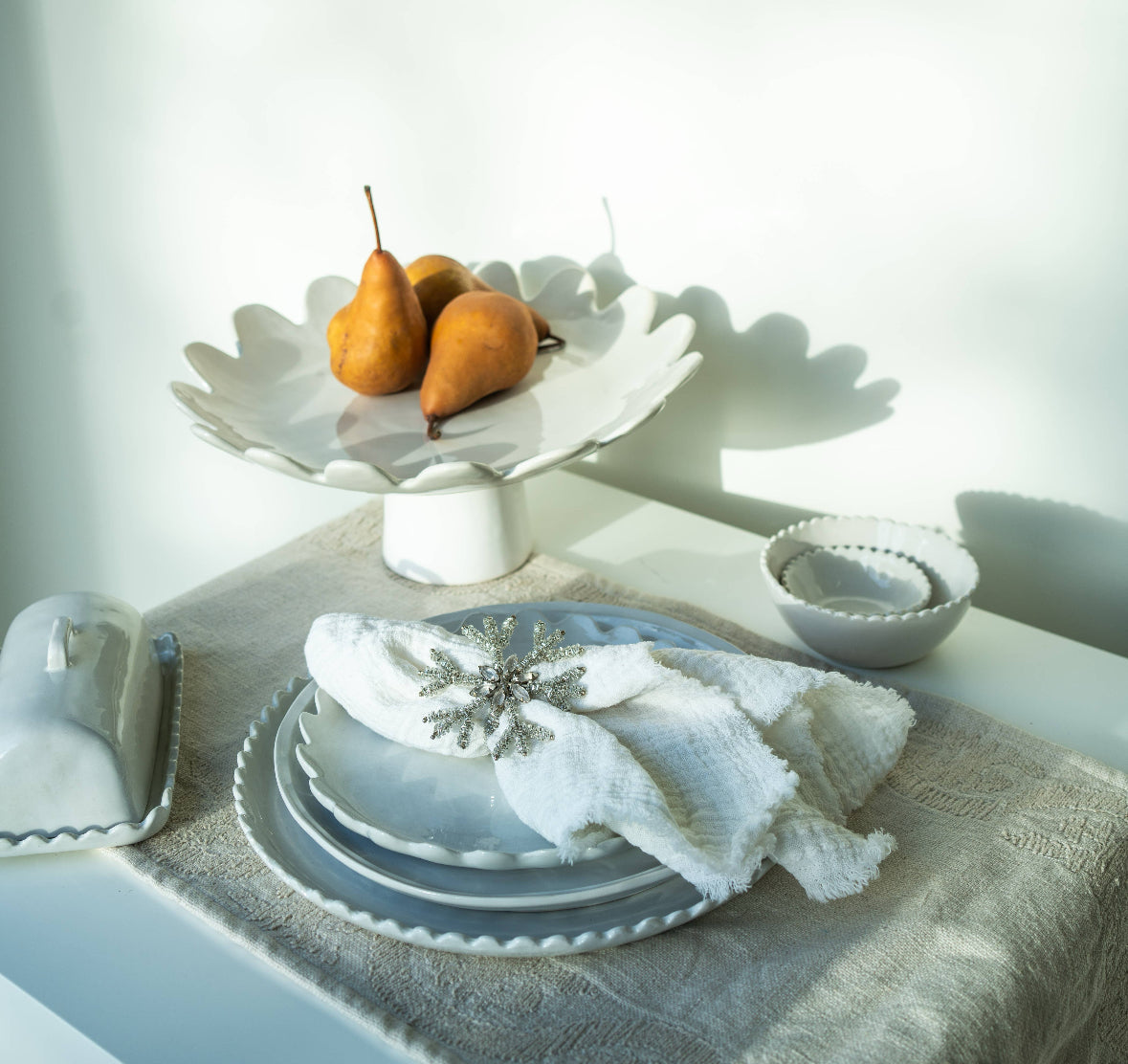 Scallop footed bowl