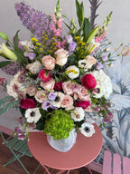 Deluxe: Holiday Arrangement in Vase: