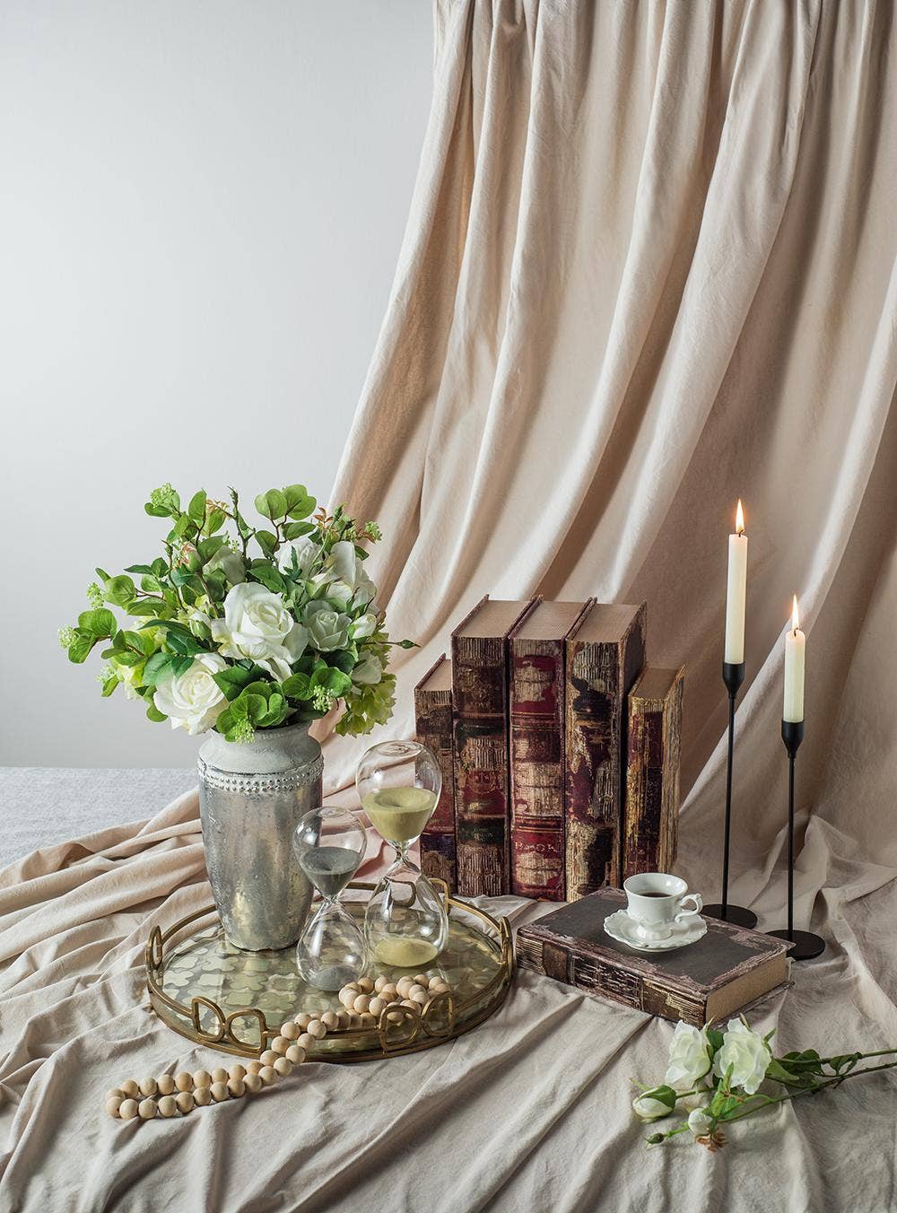 Valentina Tray, Medium