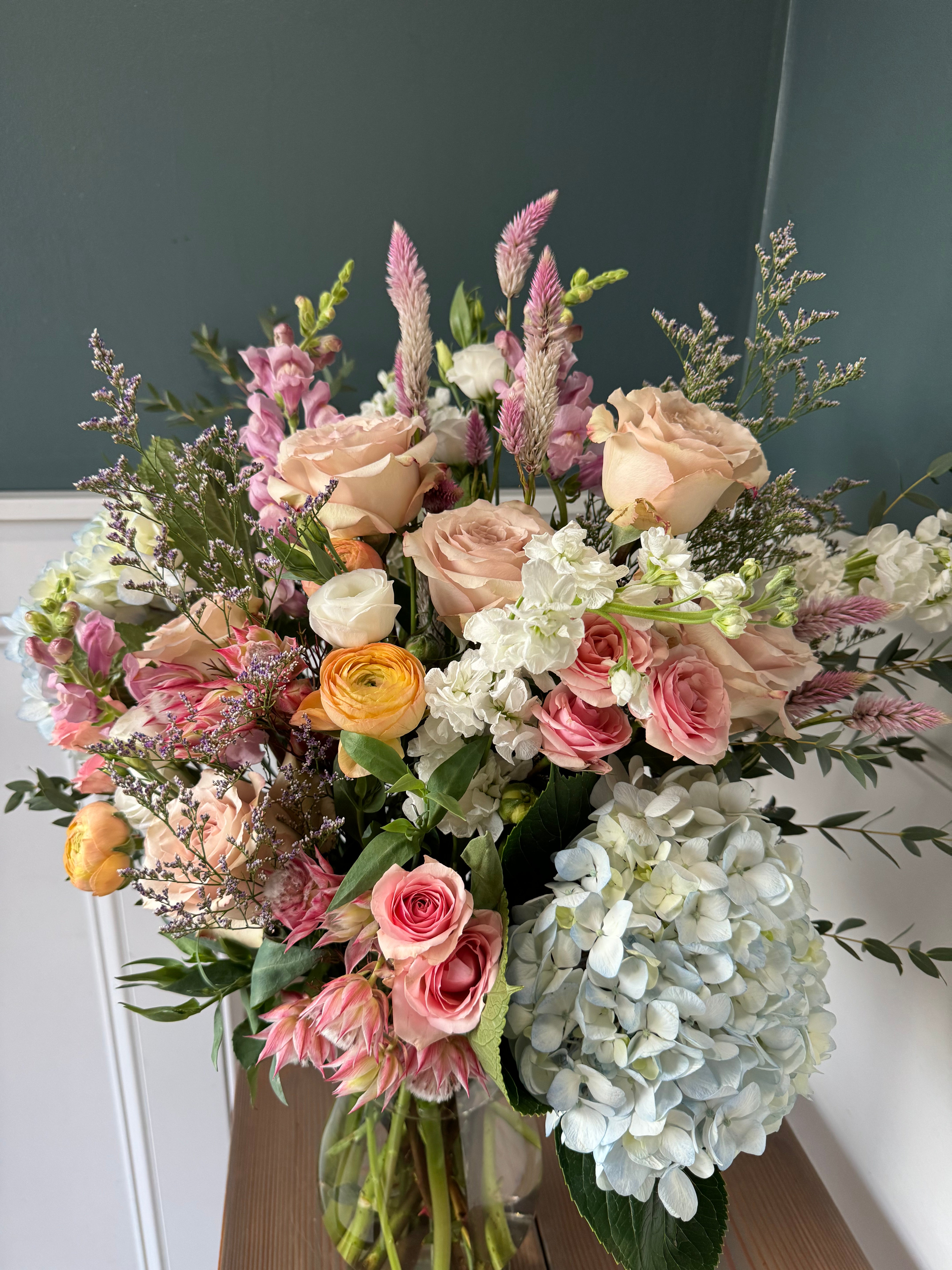 Arrangement in Vase: Deluxe