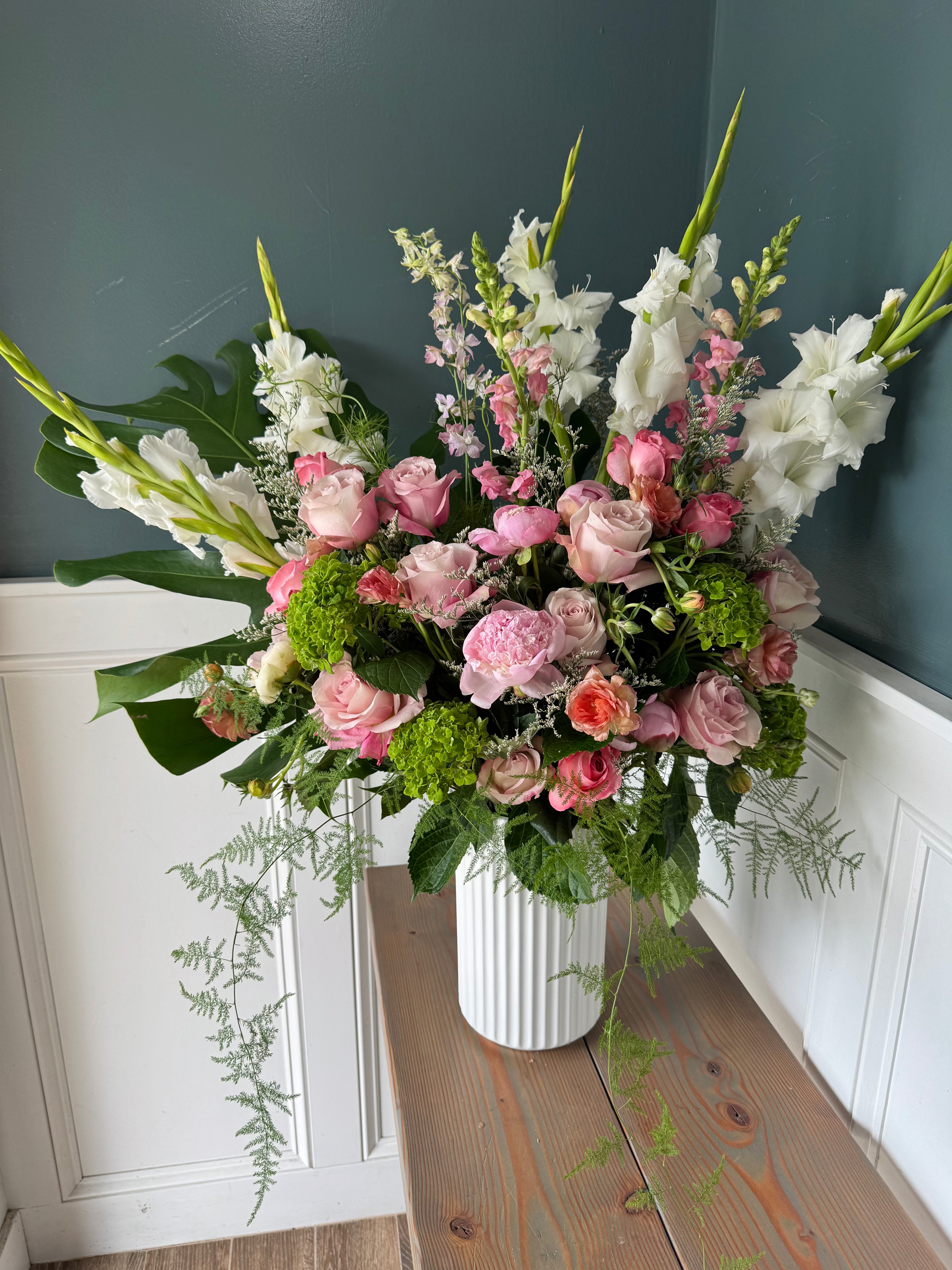 Extreme: Holiday  Arrangement in Vase: