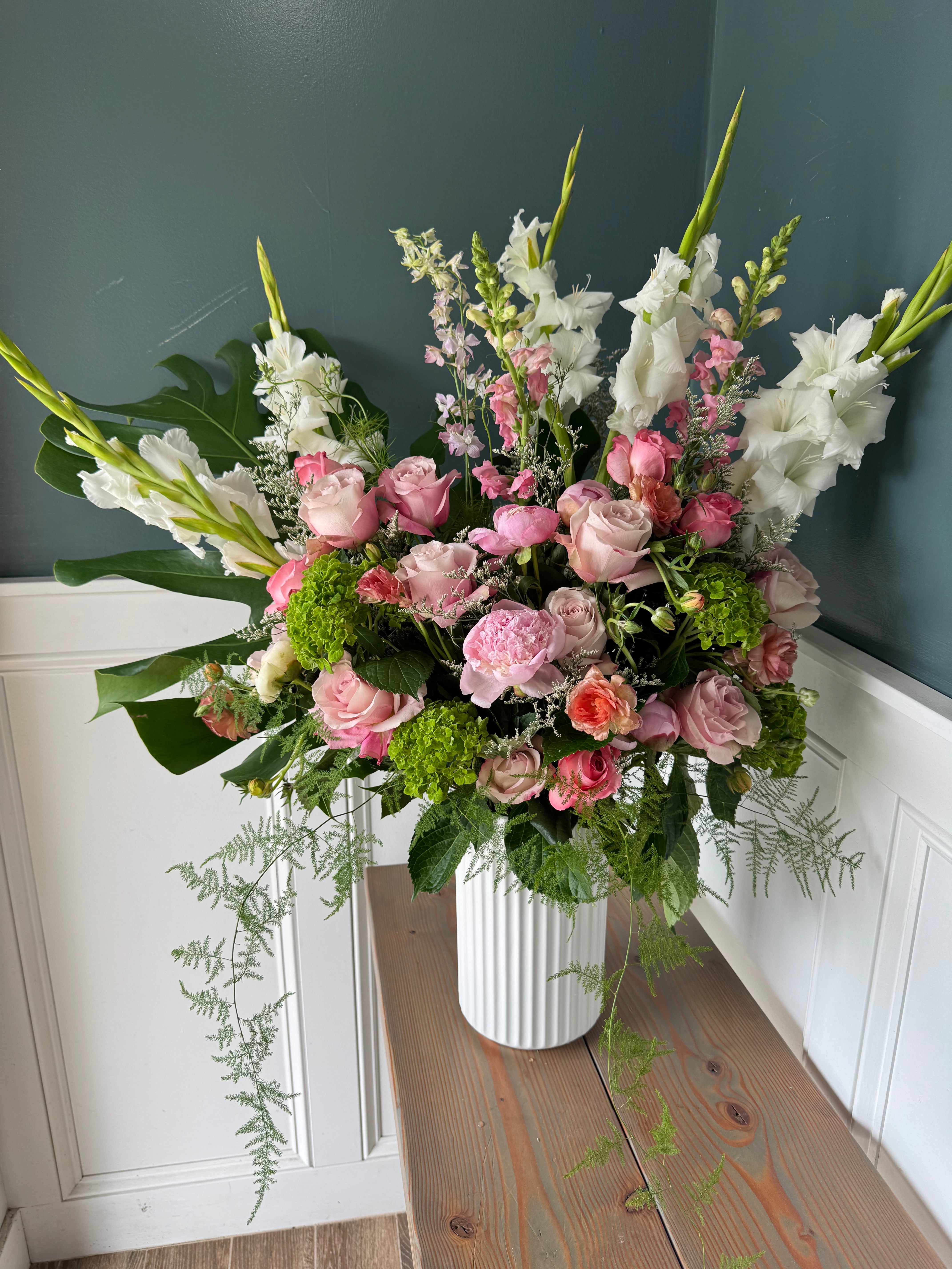 Extreme: Holiday  Arrangement in Vase: