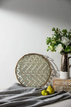 Valentina Tray, Medium