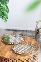 Valentina Tray, Medium