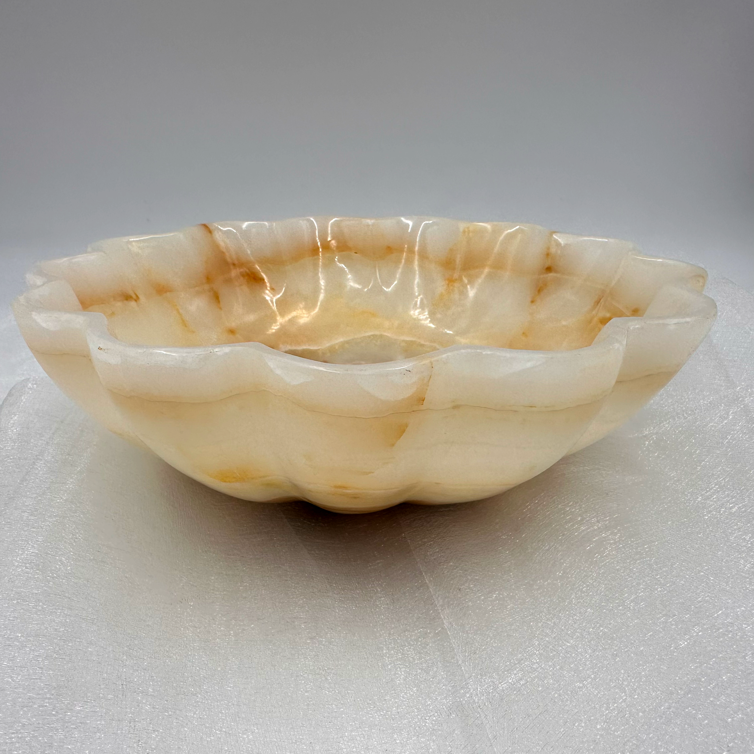 Hand-carved Bowl in Marble and Onyx: Zairat White Marble