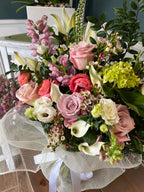 Grande: Holiday Arrangement in Vase: