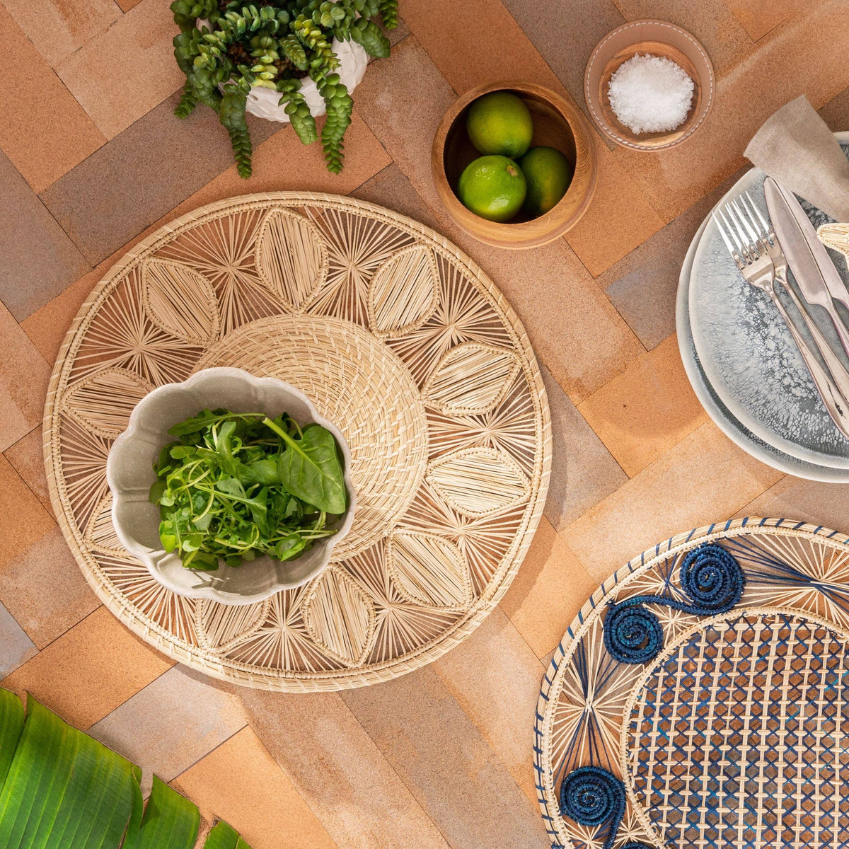 Set X 4 Natural Straw Neutral Leaves Round Placemats